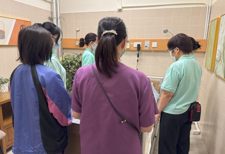 職員跟院友道別