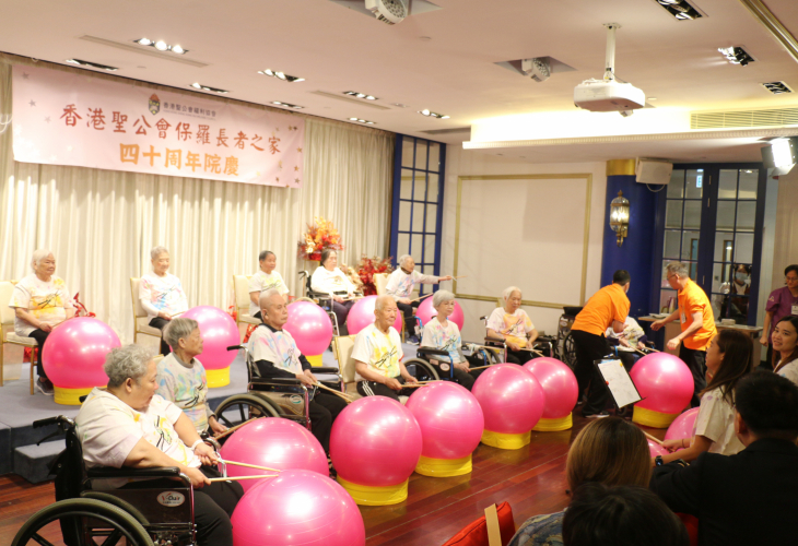保羅鼓樂團落力演出，引來全場掌聲雷動