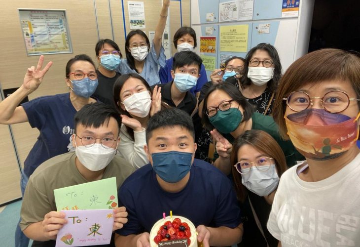 阿美與同工們互相為彼此慶祝生日