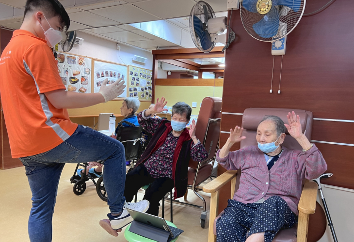 物理治療師帶領院友進行實用易學的「坐式太極」活動