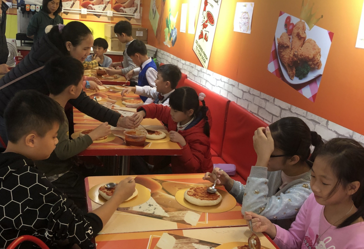 短期食物援助服務隊舉辦聚餐活動