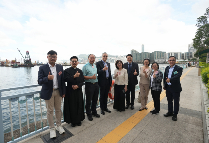 主禮嘉賓參觀步行徑路段四