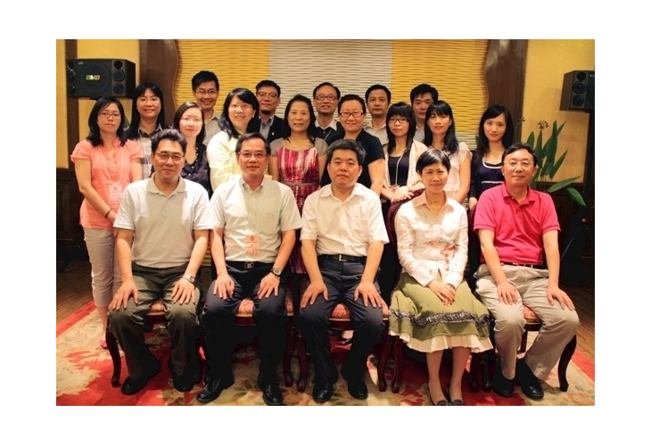 中青院教師及管理團隊與代表團合照