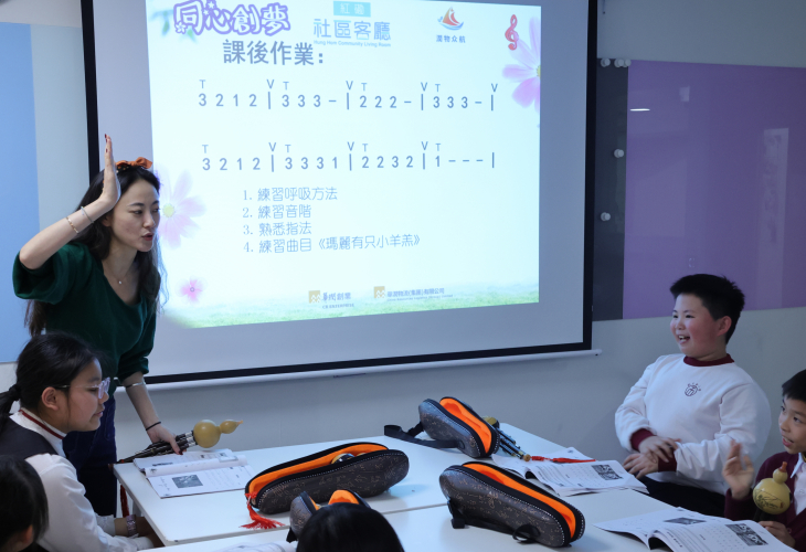 Amber自行製作教材，用心教導小朋友