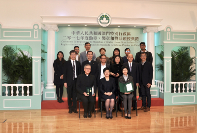 聖公會澳門社會服務處榮獲社會服務獎章，由聖公會澳門區會理事長管浩鳴法政牧師代表領授