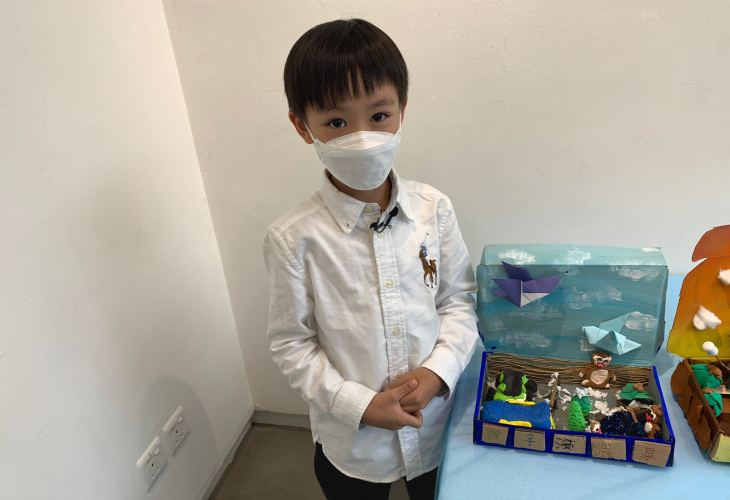 韋睿的作品設計意念是因曾見過猴子在河溪戲水