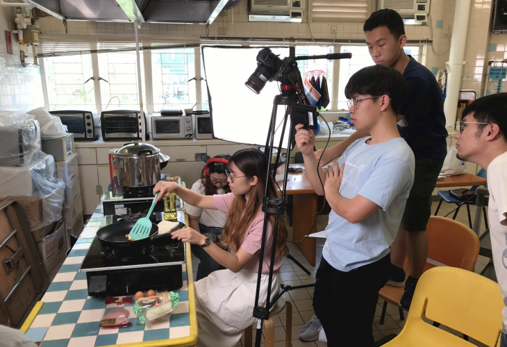 參加者需出席多項新媒體工作坊接受培訓