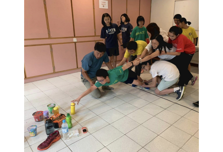 學員們齊心協力地完成具難度的挑戰