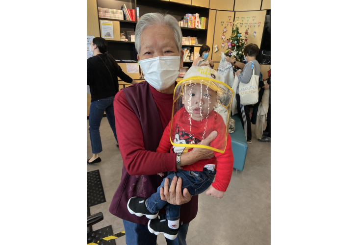 蕭婆婆參與不同義工工作，又會照顧同區小朋友，體現長幼共融