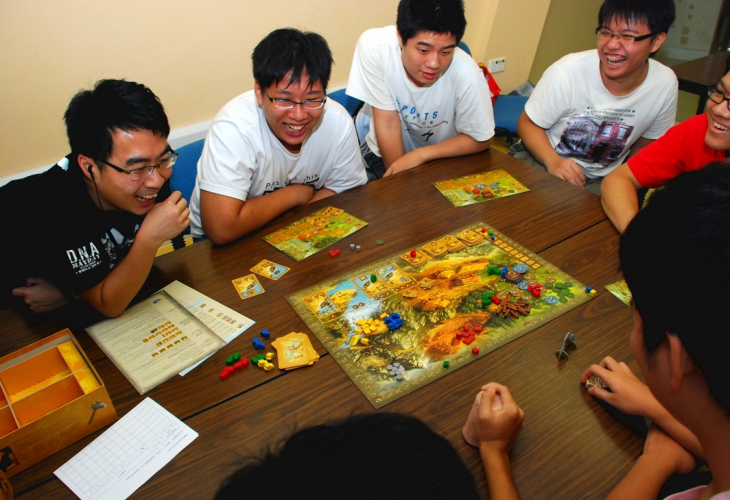 與青少年於棋盤上歷奇