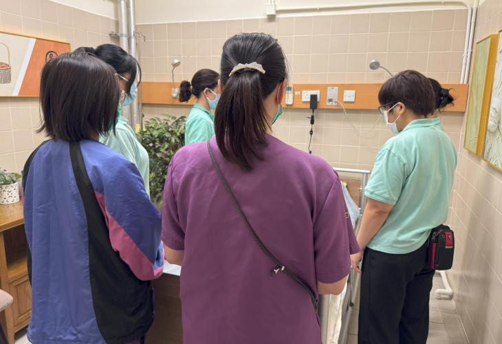 職員跟院友道別