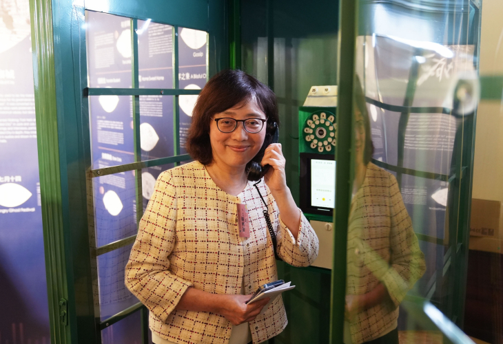香港特別行政區發展局局長甯漢豪女士，JP